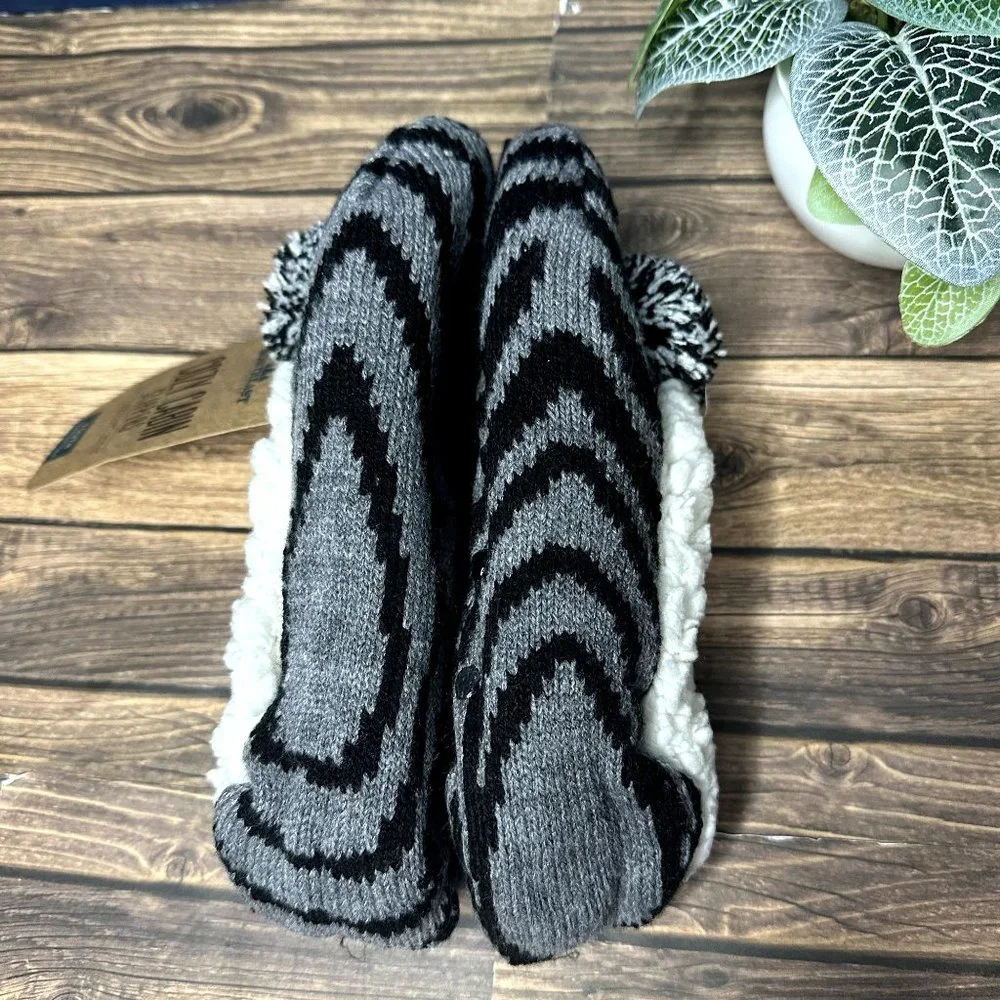 NWT Northeast Outfitters Youth Cozy Cabin Zebra Slippers Size Small (Black)